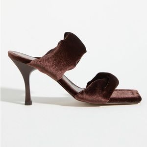 NWT Aloha Twist Velvet Heel